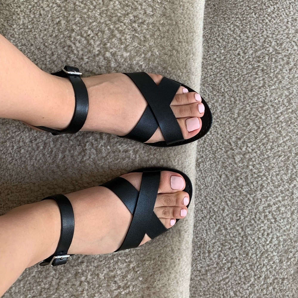 BLACK SANDALS